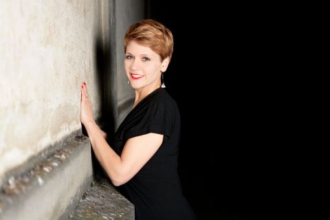 Anna Gschwend - Schweizer Sängerin & Bratschistin